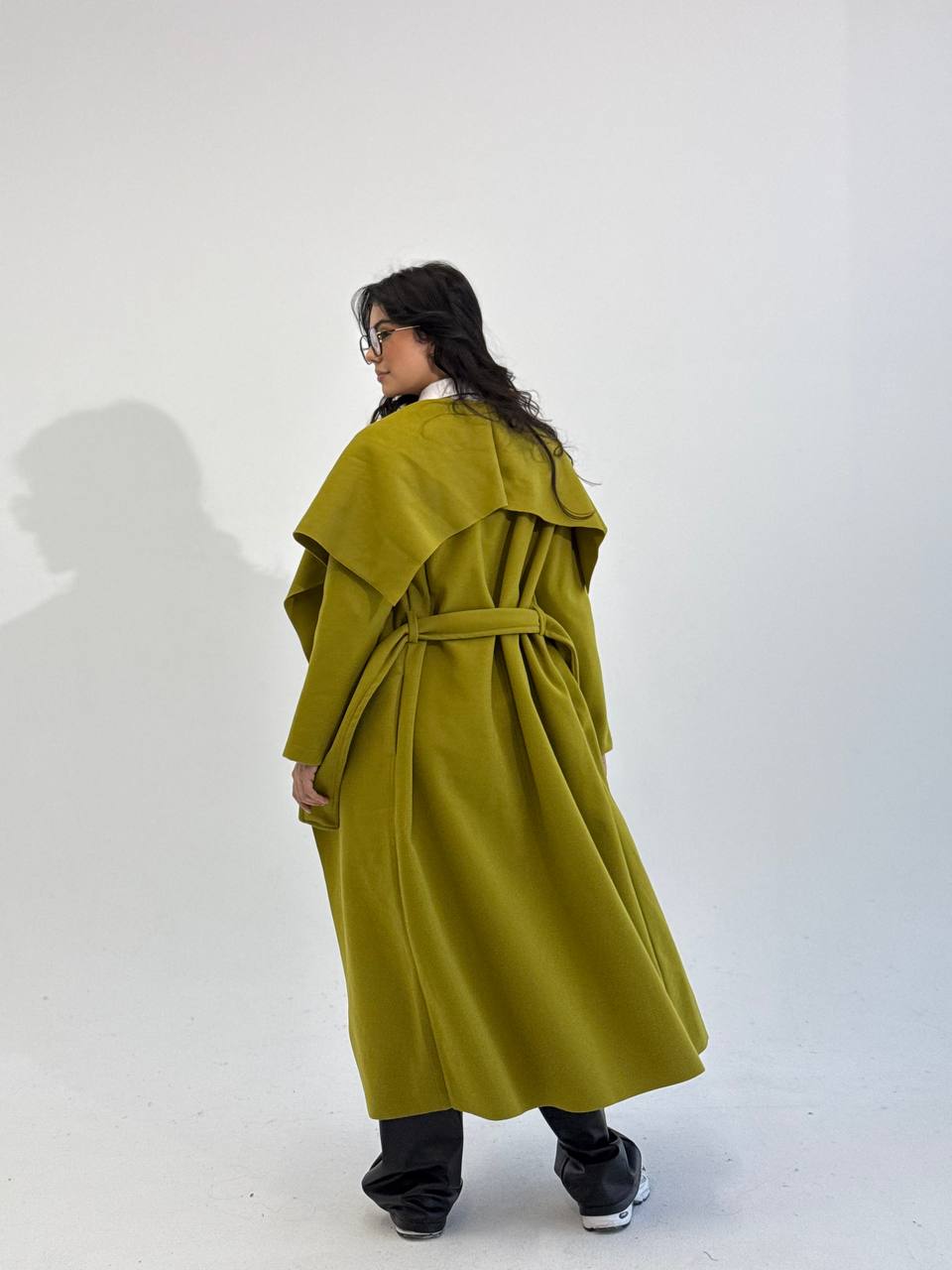 Long Trench Coat with a Modern and Unique Cut – Elegant Winter Style