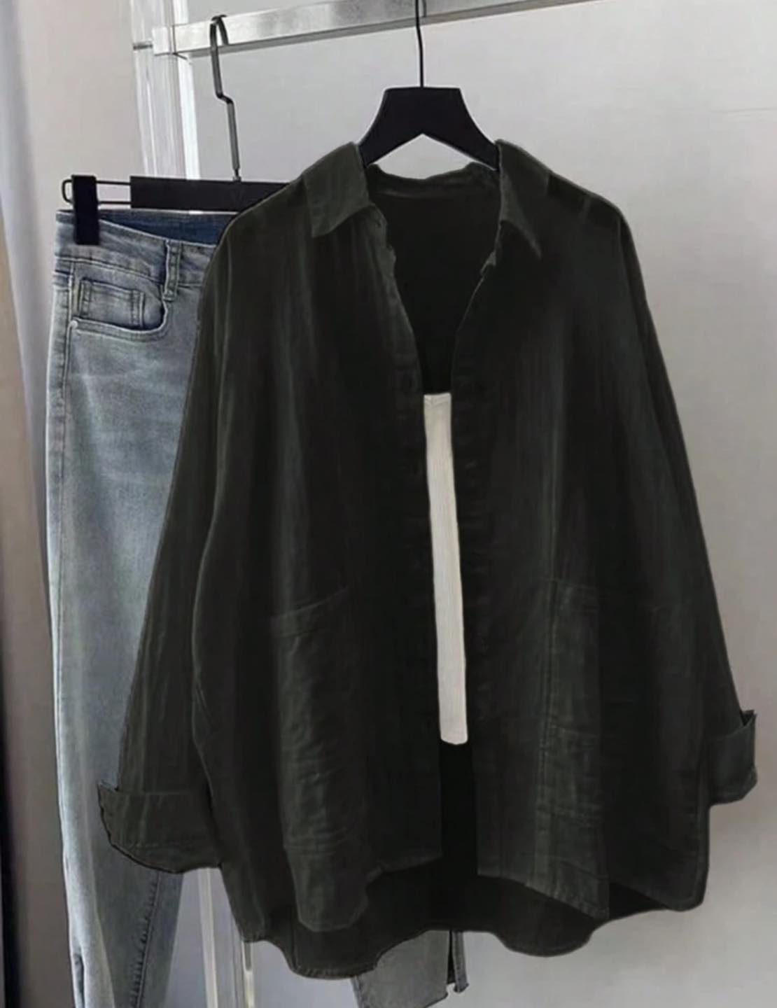 Spanish Linen Oversized Shirt with Front Pockets – Effortless Elegance