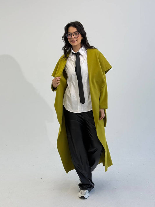 Long Trench Coat with a Modern and Unique Cut – Elegant Winter Style